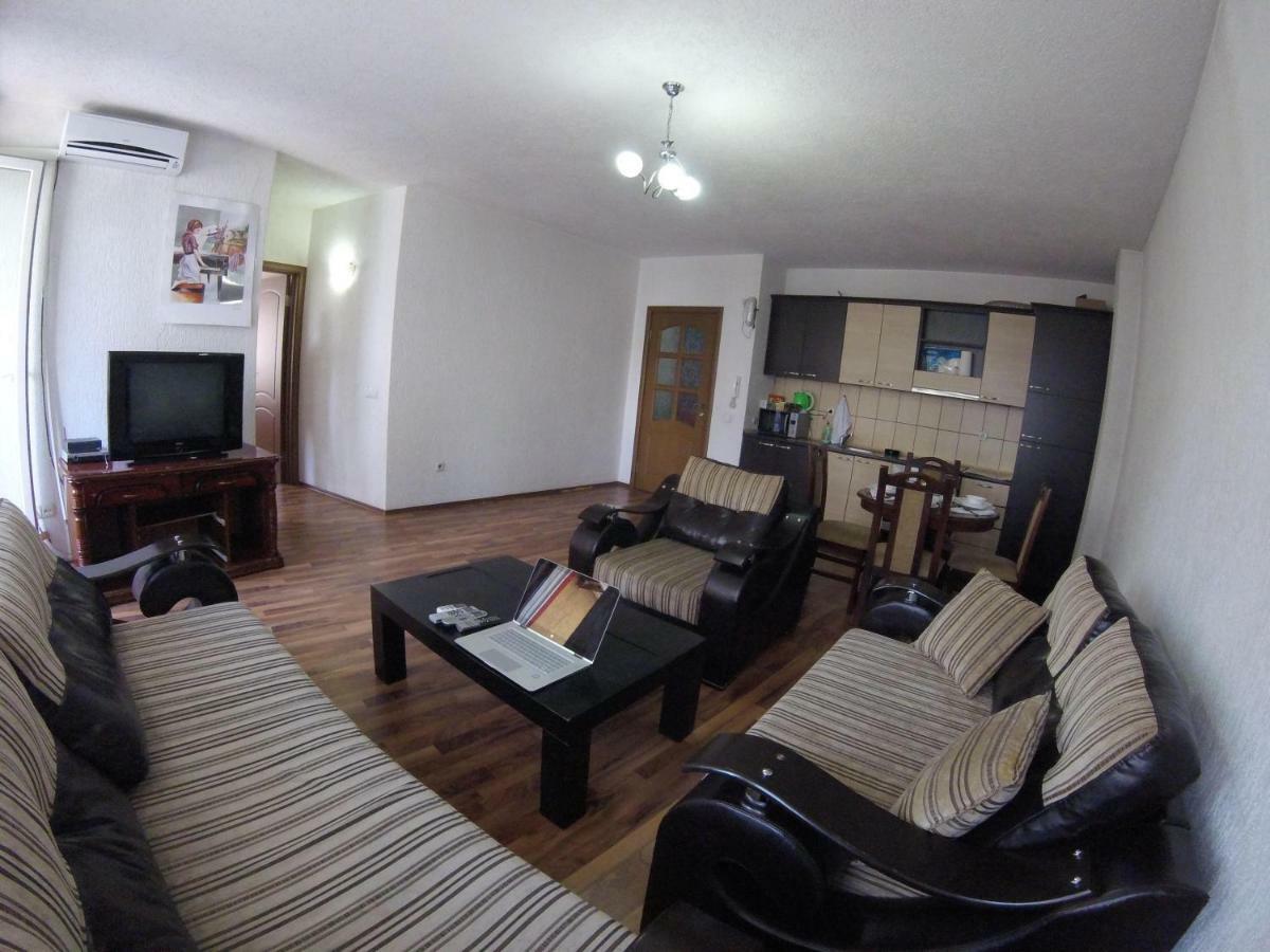 Center Apartment Приштина Экстерьер фото